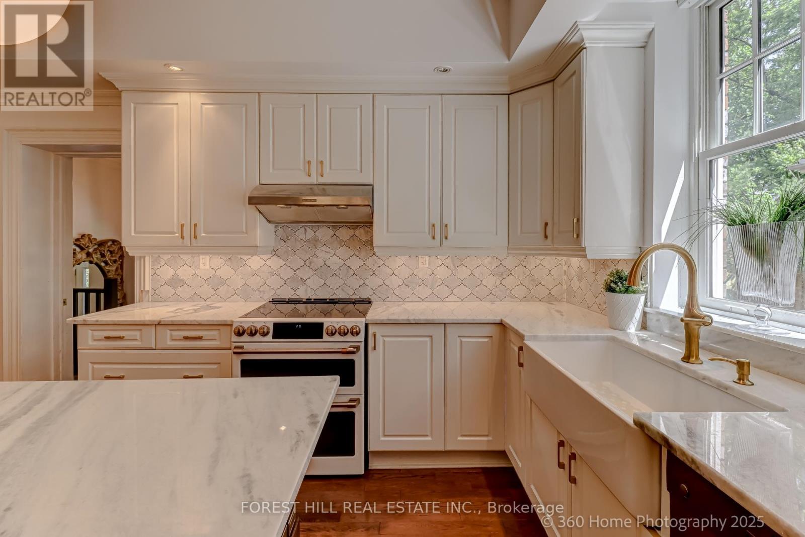 Photo 7 of 379 Huron Street, Toronto ON