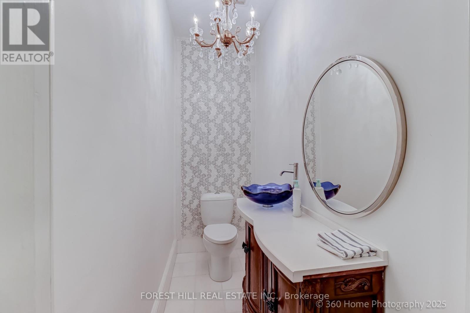 Photo 35 of 379 Huron Street, Toronto ON