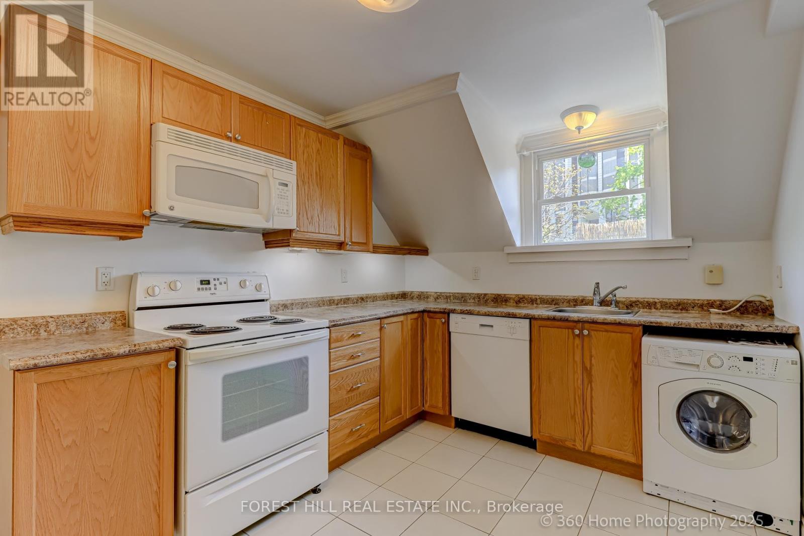 Photo 16 of 379 Huron Street, Toronto ON