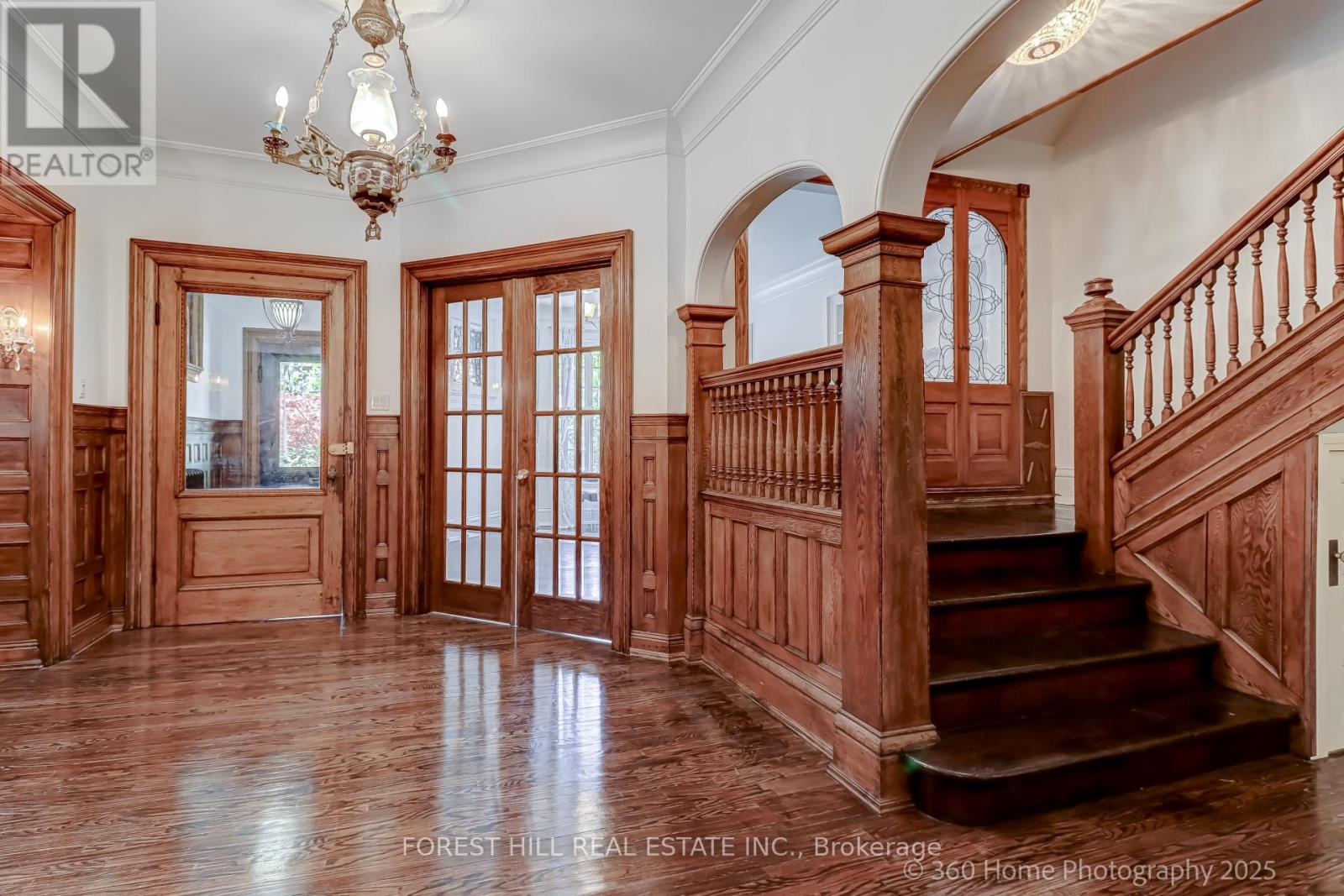 Photo 8 of 379 Huron Street, Toronto ON