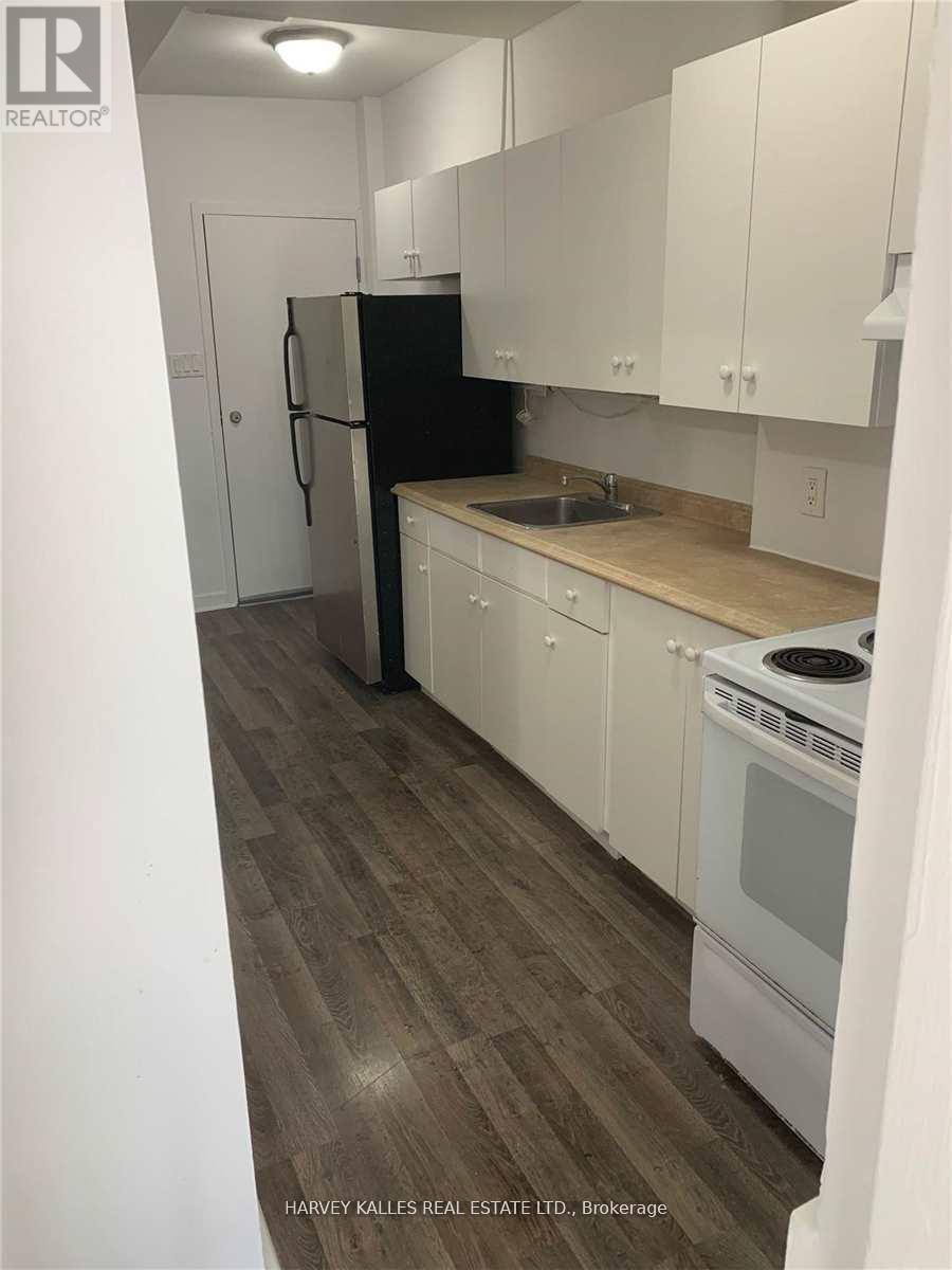 Photo 6 of Main 2 881 St Clair Avenue W, Toronto ON