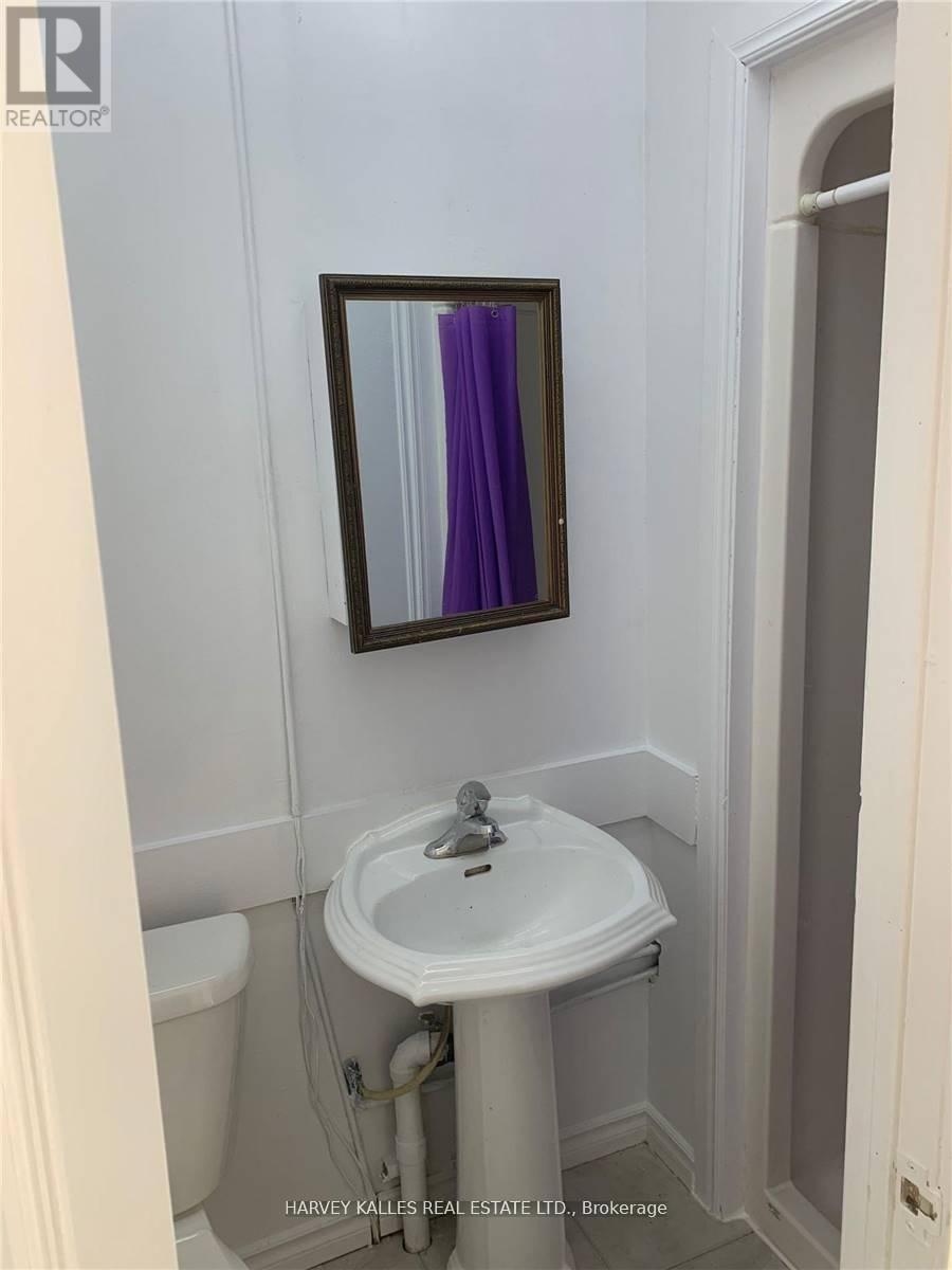 Photo 7 of Main 2 881 St Clair Avenue W, Toronto ON