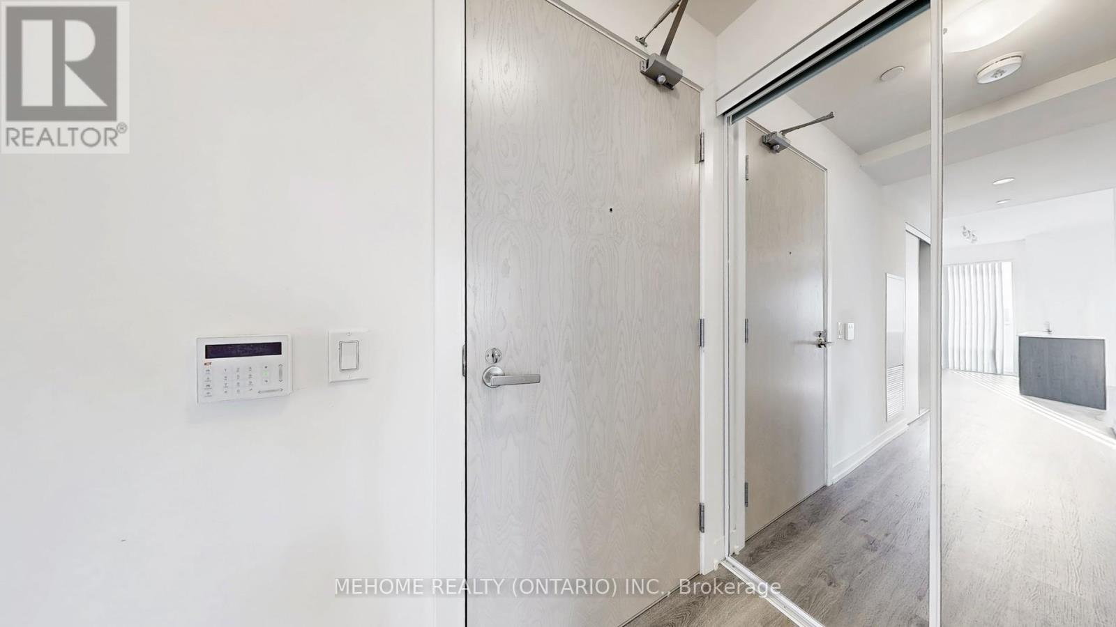 Photo 2 of 7309 138 Downes Street, Toronto ON
