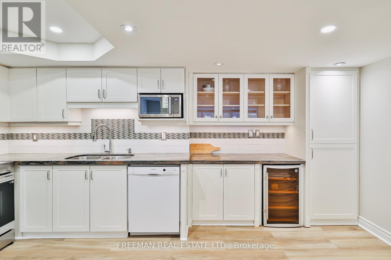 Photo 34 of 204 360 Bloor Street E, Toronto ON