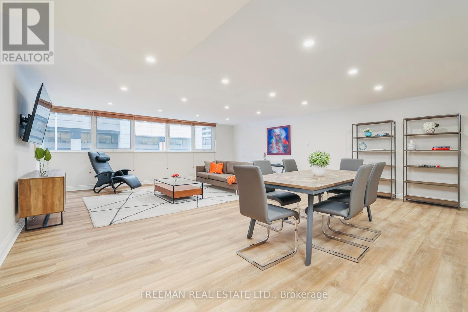 Photo 28 of 204 360 Bloor Street E, Toronto ON
