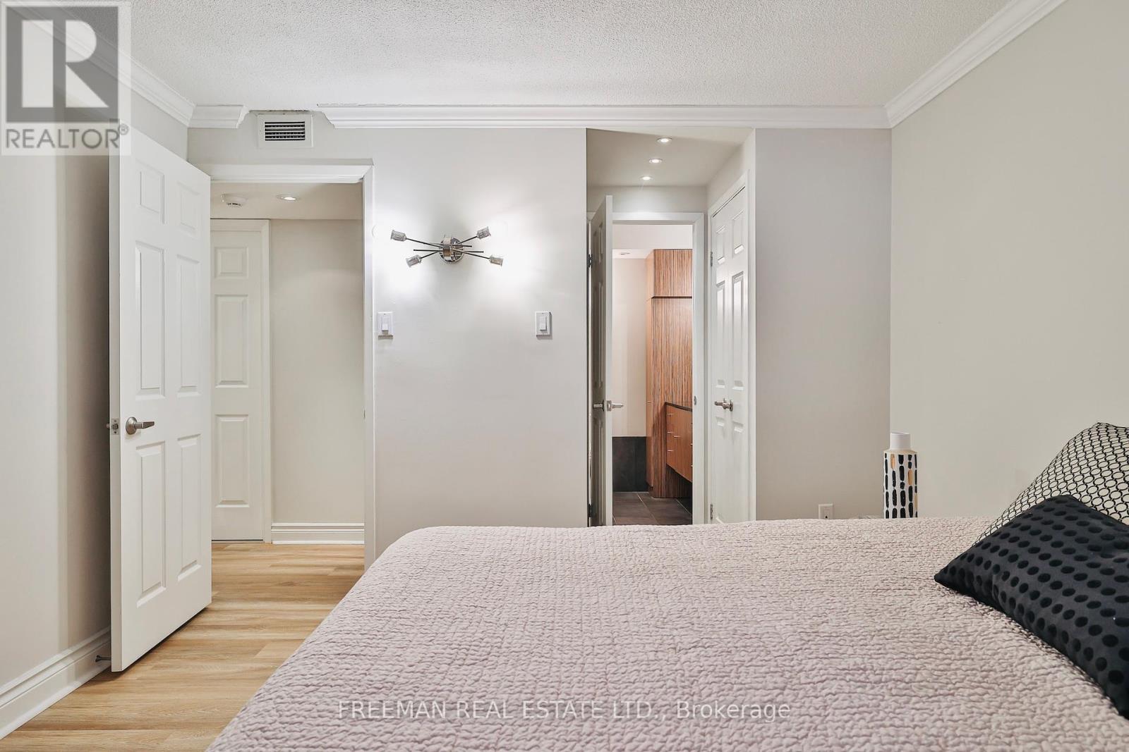 Photo 20 of 204 360 Bloor Street E, Toronto ON