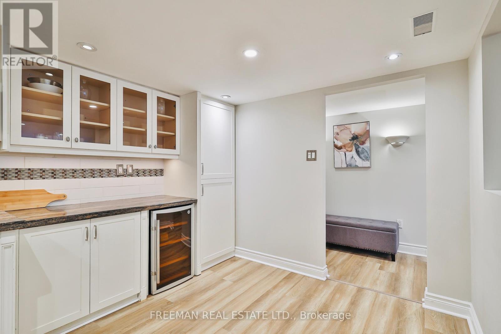 Photo 13 of 204 360 Bloor Street E, Toronto ON