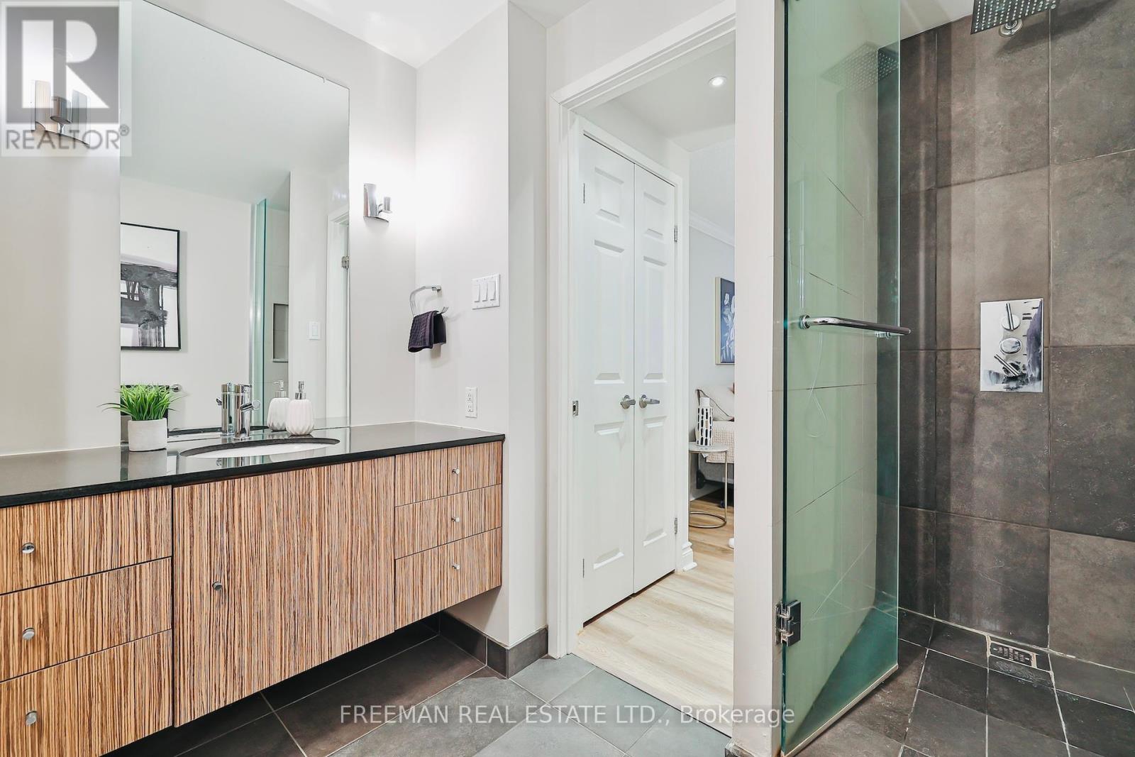 Photo 21 of 204 360 Bloor Street E, Toronto ON