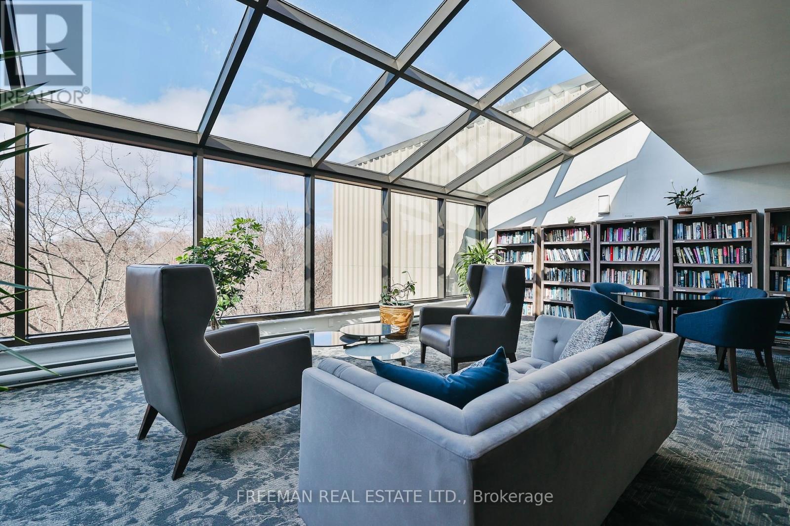 Photo 31 of 204 360 Bloor Street E, Toronto ON