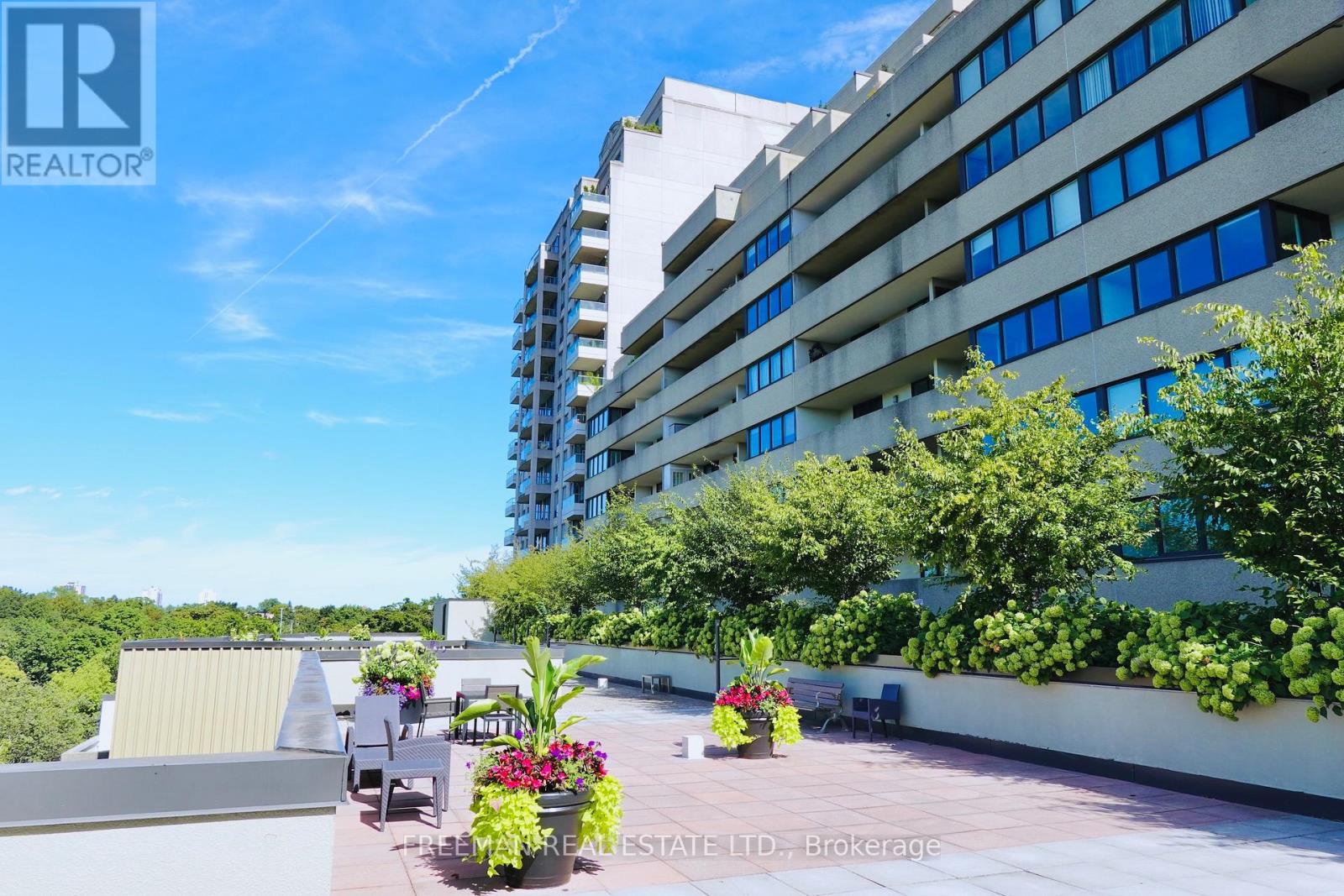 Photo 12 of 204 360 Bloor Street E, Toronto ON