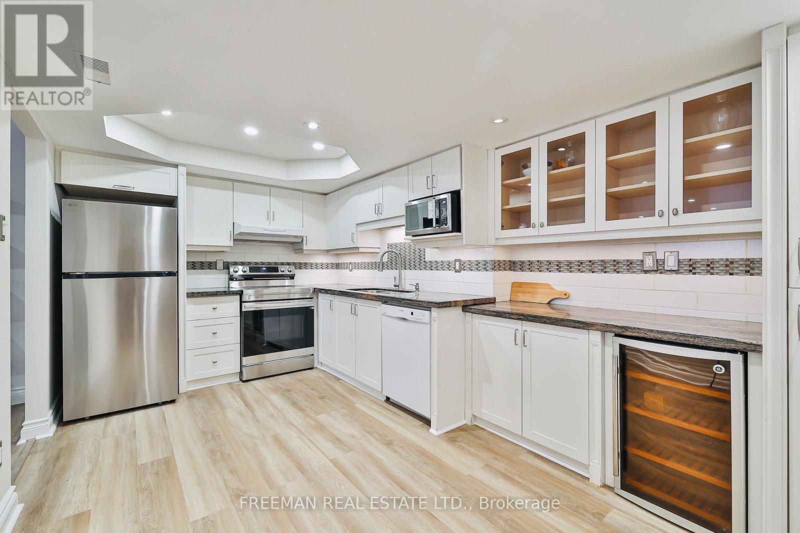 Photo 25 of 204 360 Bloor Street E, Toronto ON