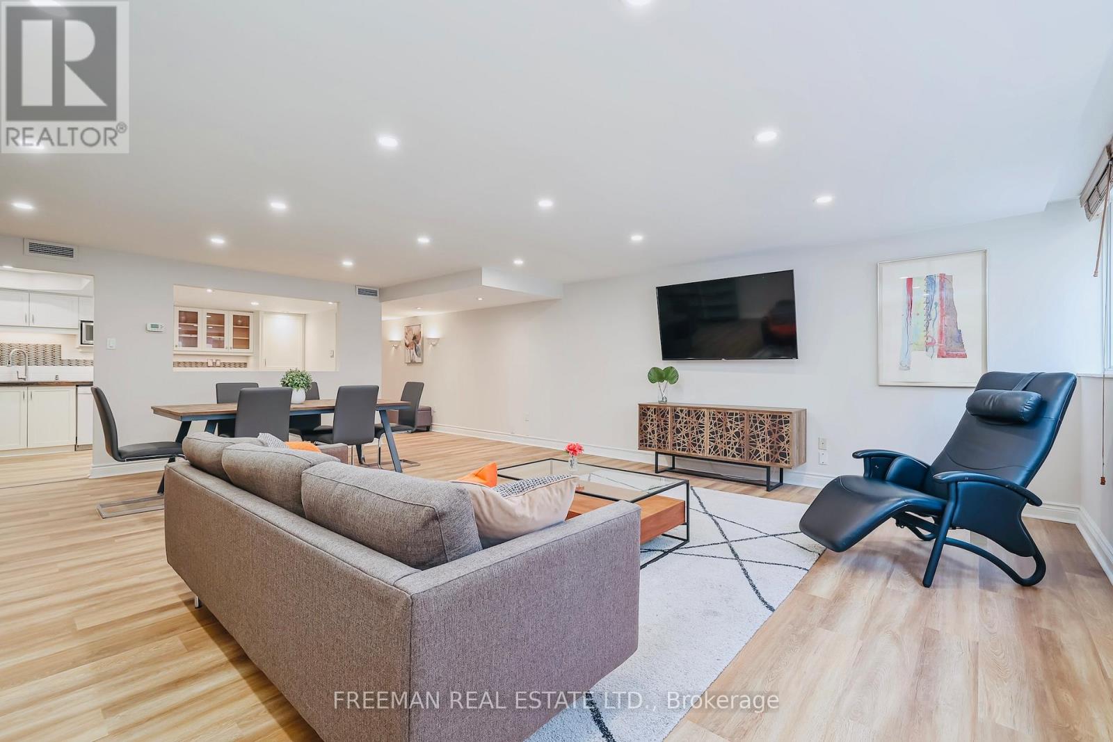 Photo 26 of 204 360 Bloor Street E, Toronto ON
