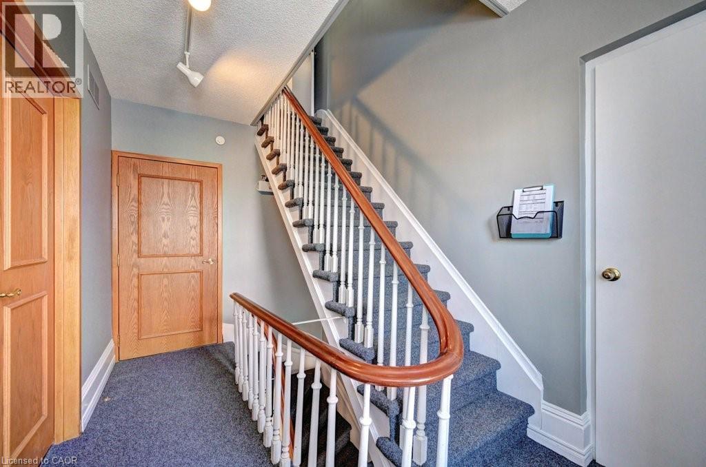 Photo 11 of 171 Victoria Street N, Kitchener ON