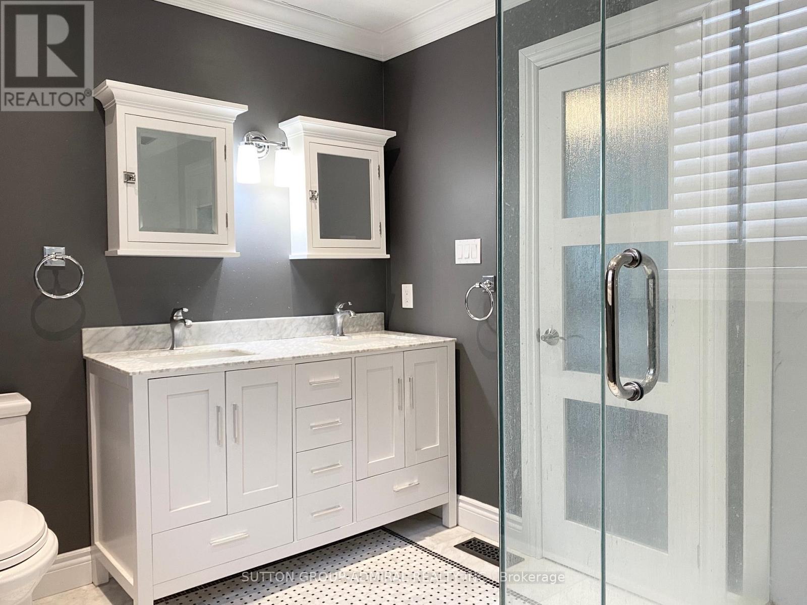 Photo 12 of 46 Oceanview Street, Richmond Hill ON