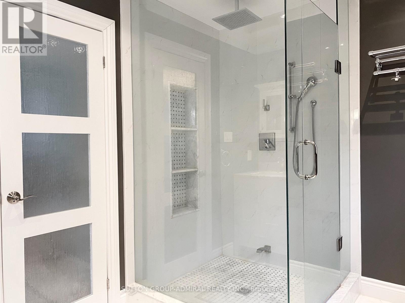 Photo 21 of 46 Oceanview Street, Richmond Hill ON