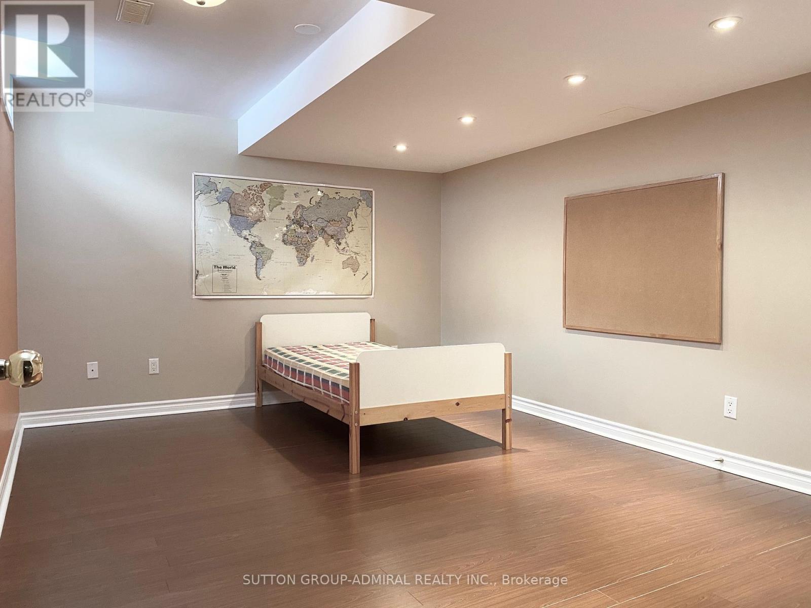 Photo 18 of 46 Oceanview Street, Richmond Hill ON