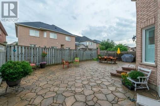 Photo 8 of 46 Oceanview Street, Richmond Hill ON