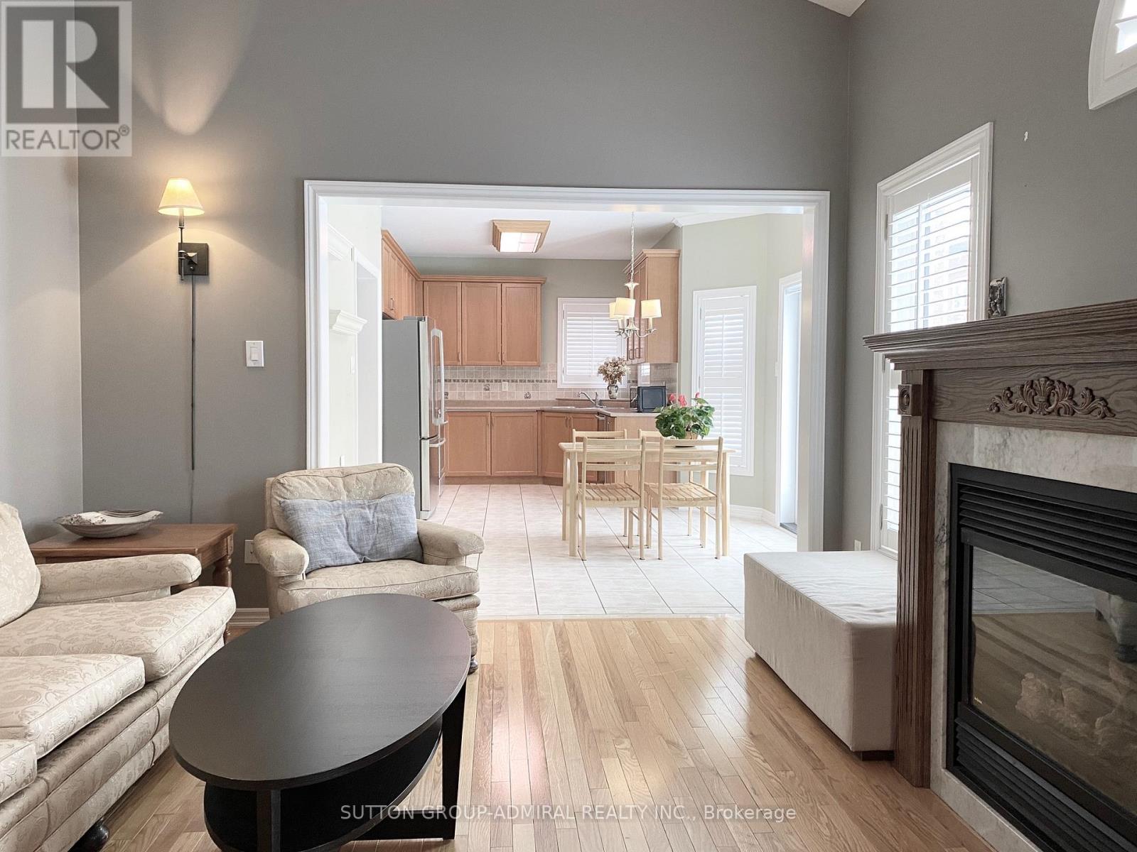Photo 9 of 46 Oceanview Street, Richmond Hill ON