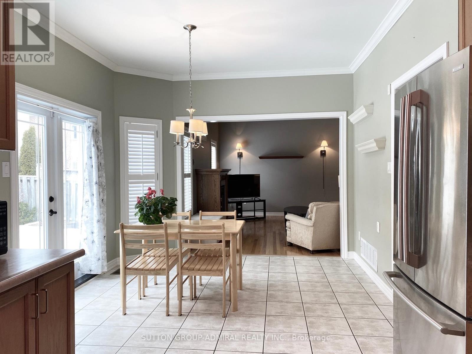 Photo 7 of 46 Oceanview Street, Richmond Hill ON