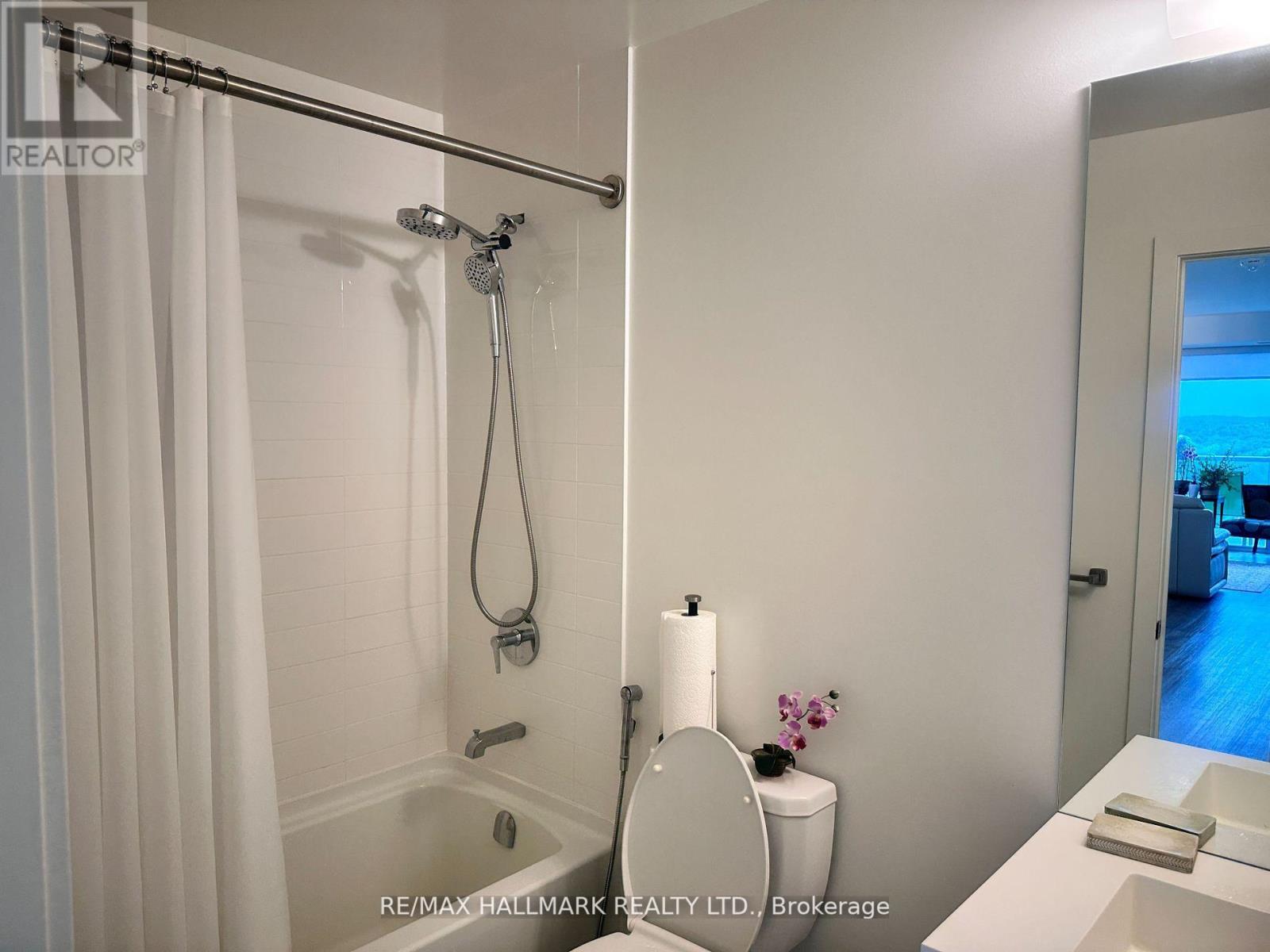 Photo 3 of 1104 185 Deerfield Road, Newmarket ON