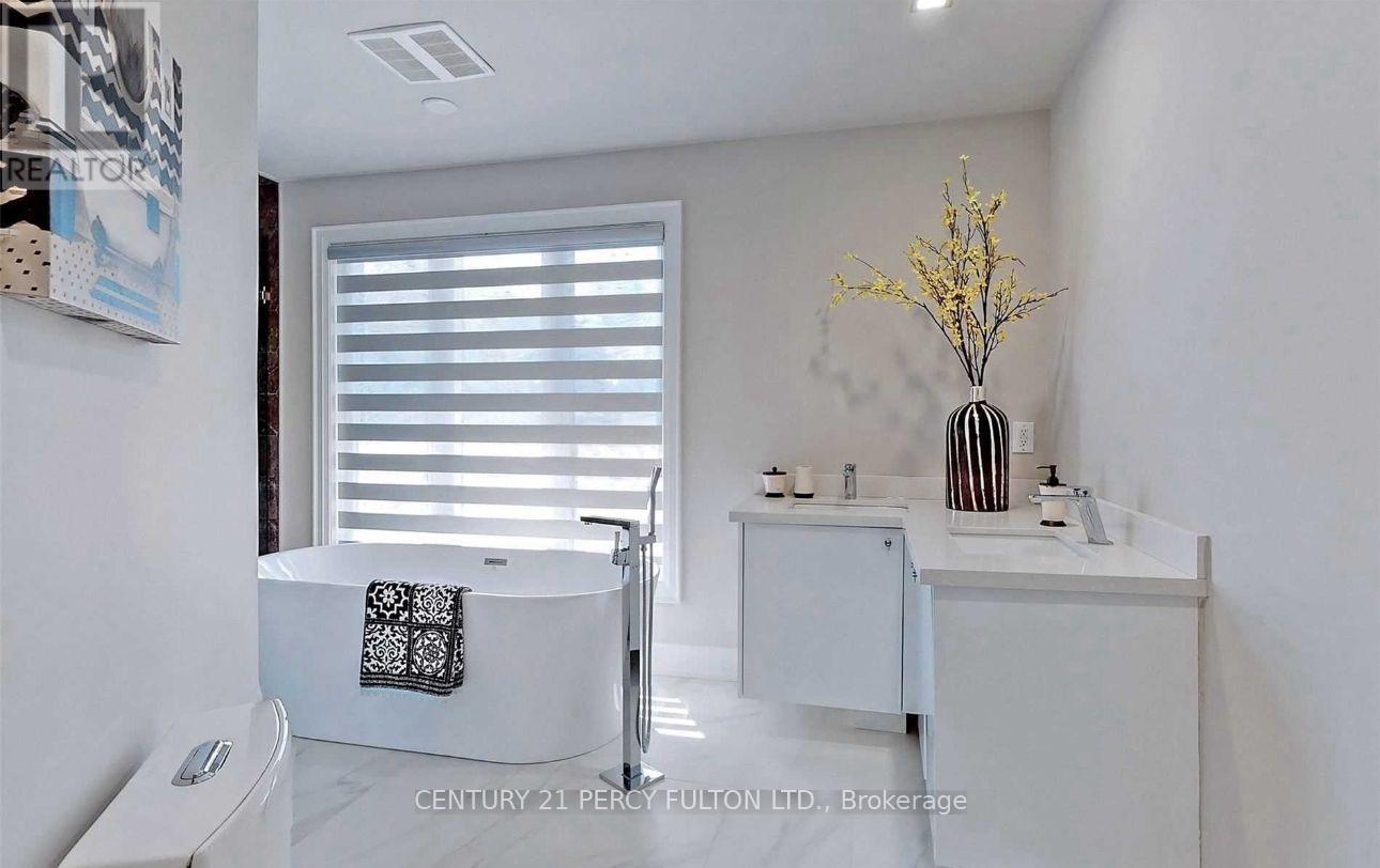 Photo 9 of Main 64 Royal Orchard Boulevard, Markham ON
