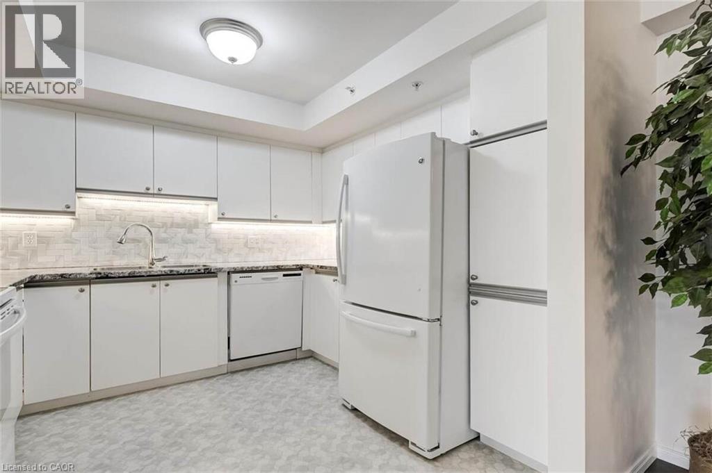 #311 8 HURON Street - 14