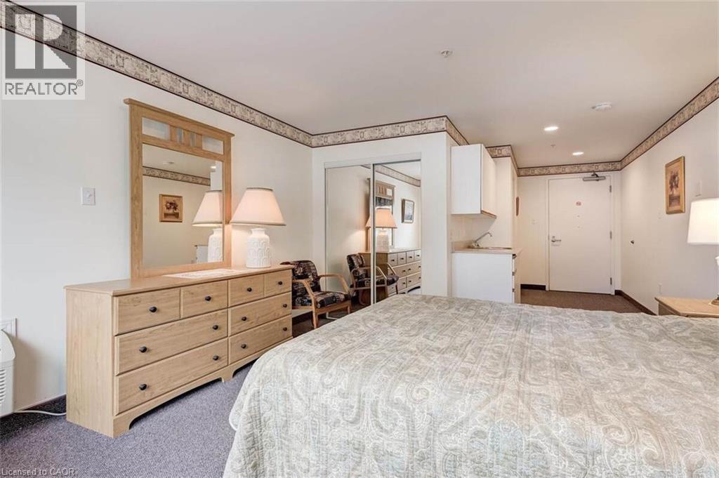 #311 8 HURON Street - 30