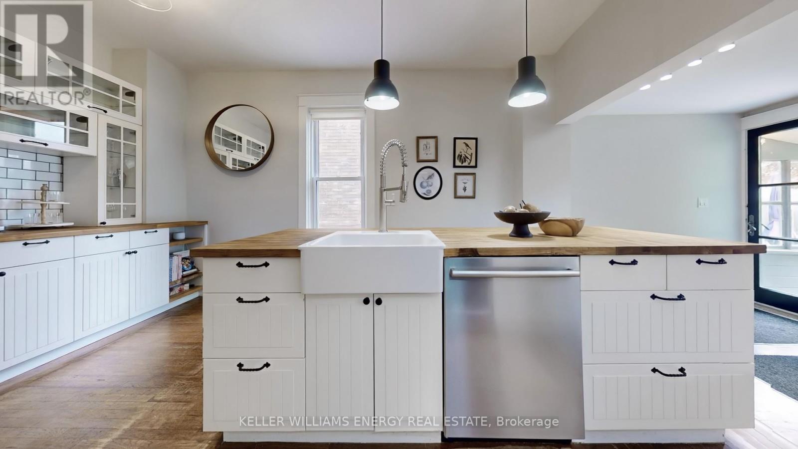 Photo 11 of 511 Perth Avenue, Toronto ON