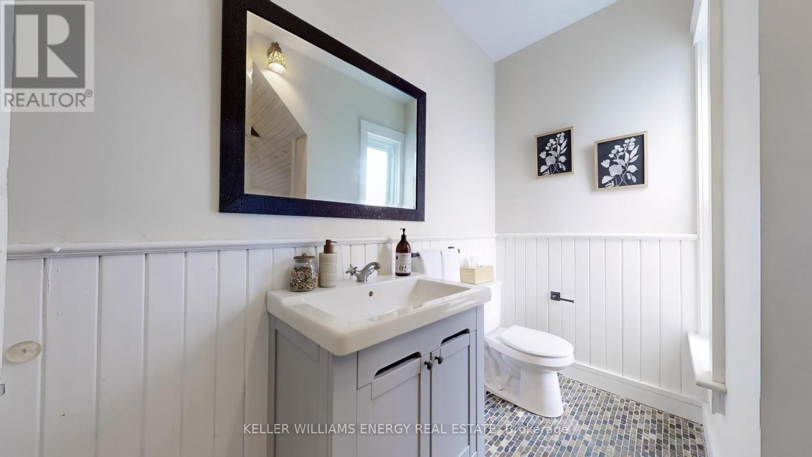 Photo 25 of 511 Perth Avenue, Toronto ON