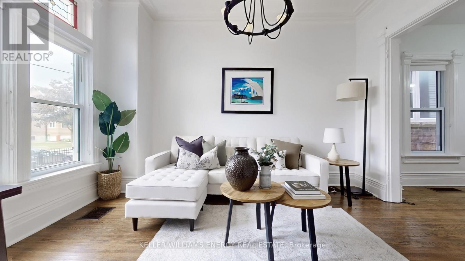 Photo 3 of 511 Perth Avenue, Toronto ON