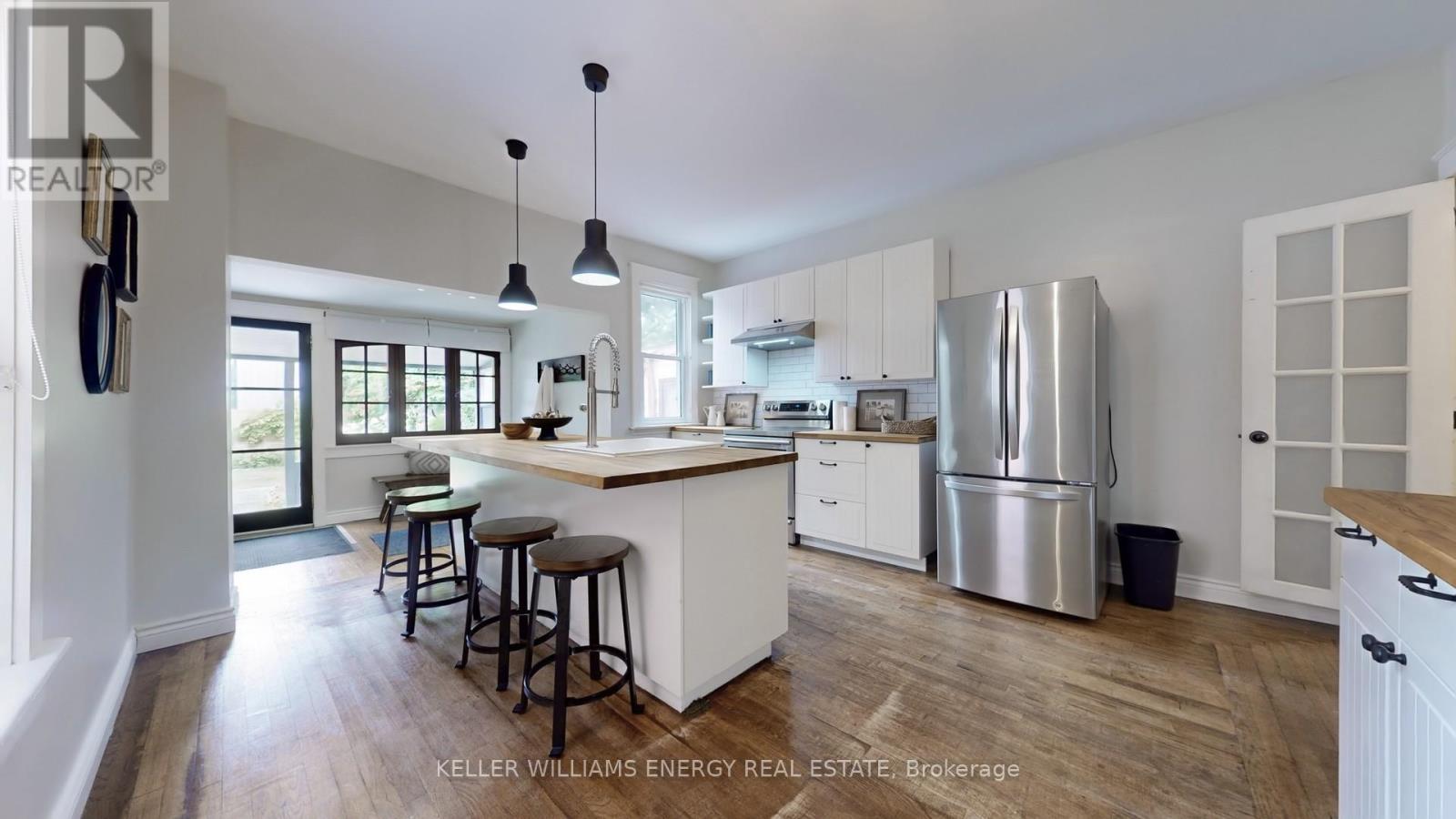 Photo 9 of 511 Perth Avenue, Toronto ON