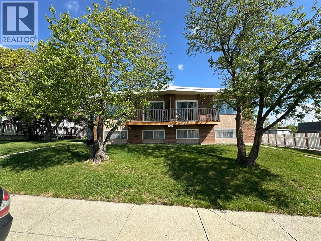 Multi-family House for Sale in  Huntsville Crescent NW Huntington Hills Calgary 