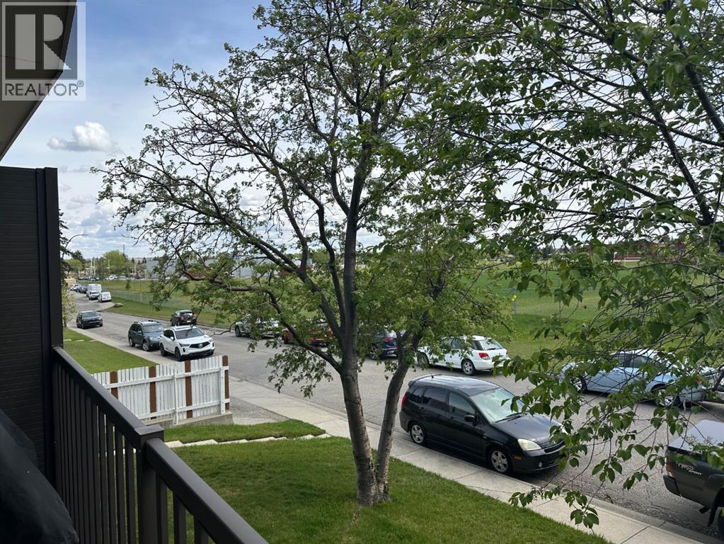 Multi-family House for Sale in  Huntsville Crescent NW Huntington Hills Calgary 