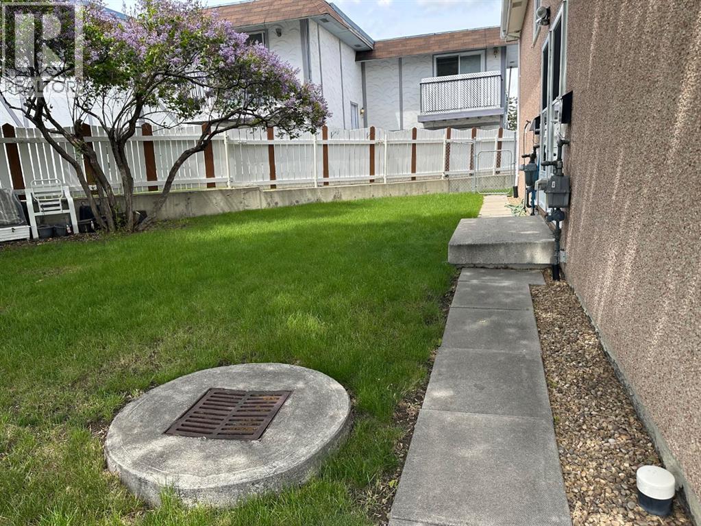 Multi-family House for Sale in  Huntsville Crescent NW Huntington Hills Calgary 