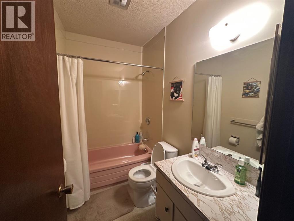 Multi-family House for Sale in  Huntsville Crescent NW Huntington Hills Calgary 