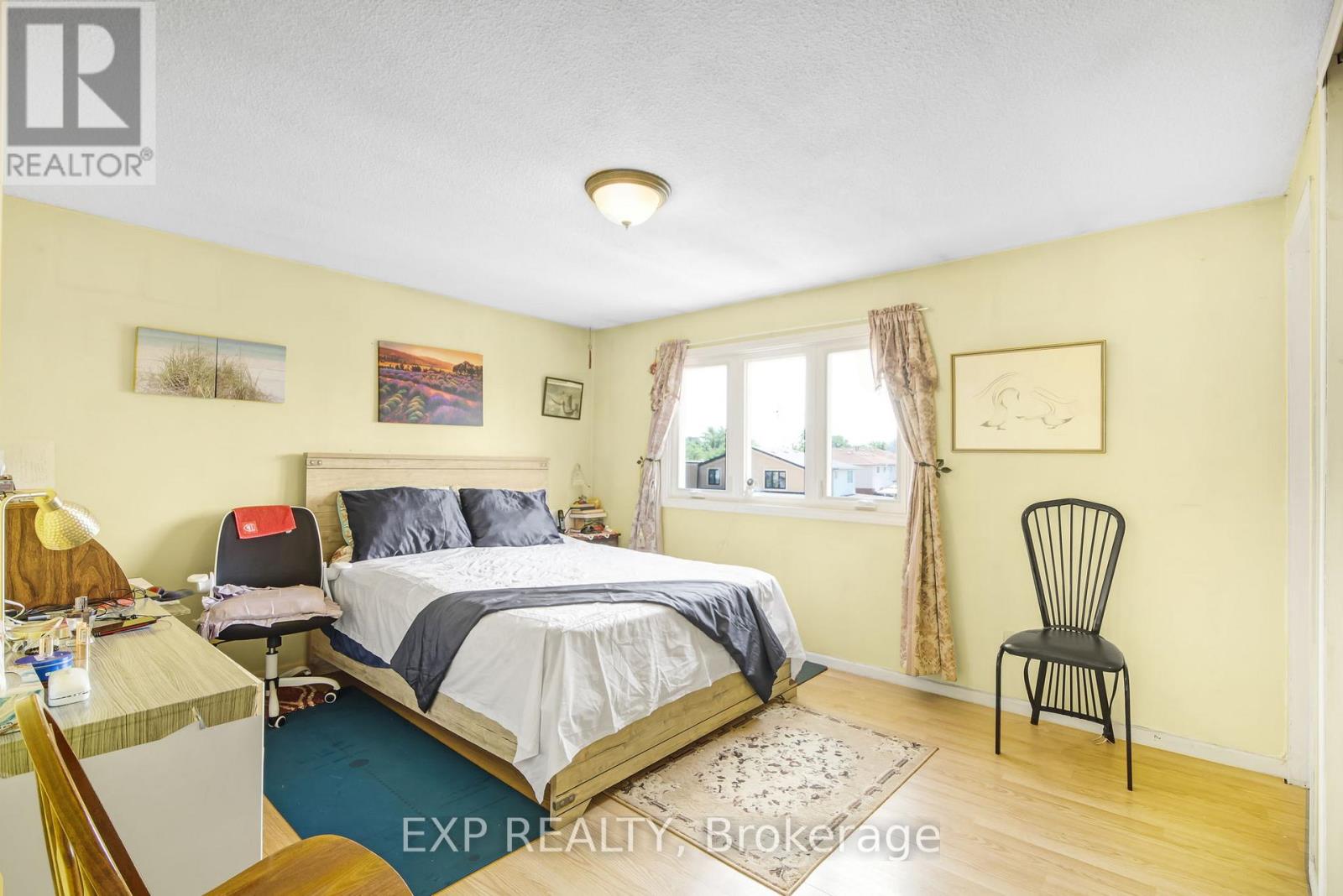 Photo 10 of 89 Kingswood Drive, Brampton ON