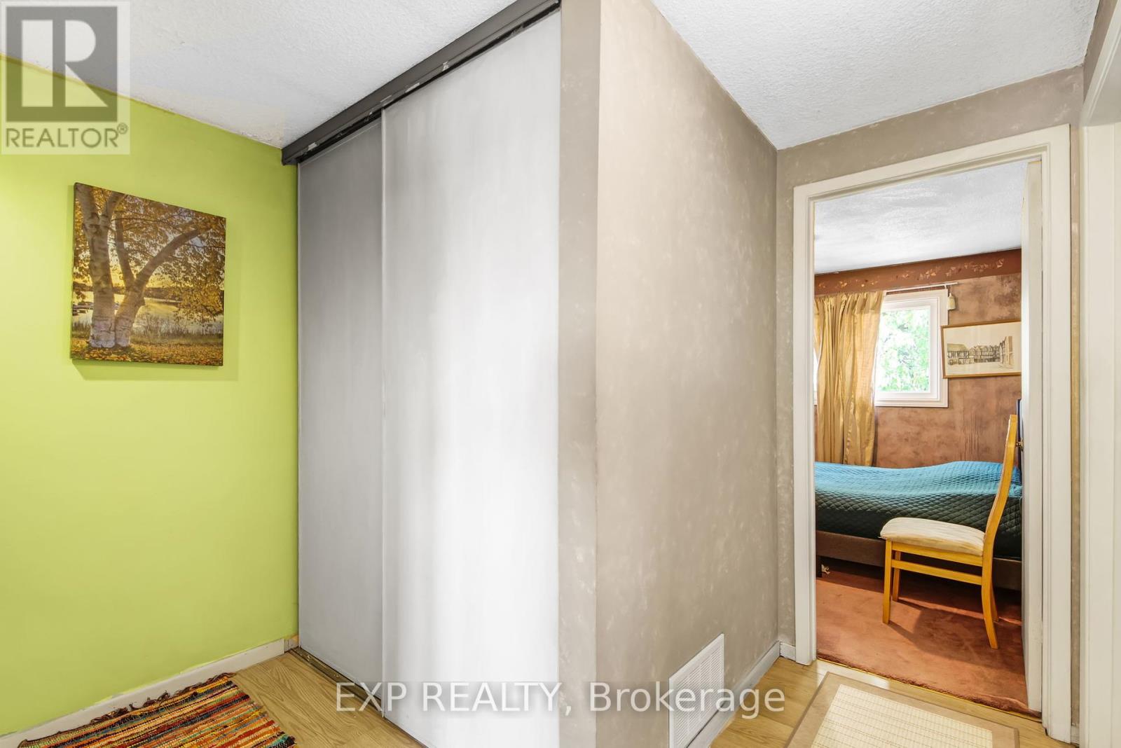 Photo 23 of 89 Kingswood Drive, Brampton ON