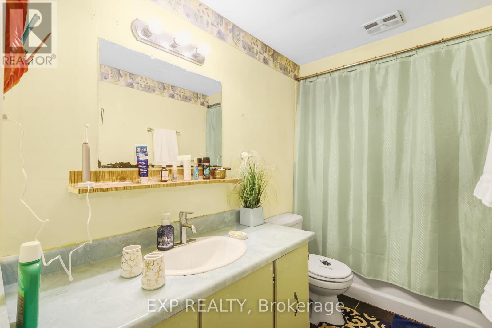 Photo 19 of 89 Kingswood Drive, Brampton ON