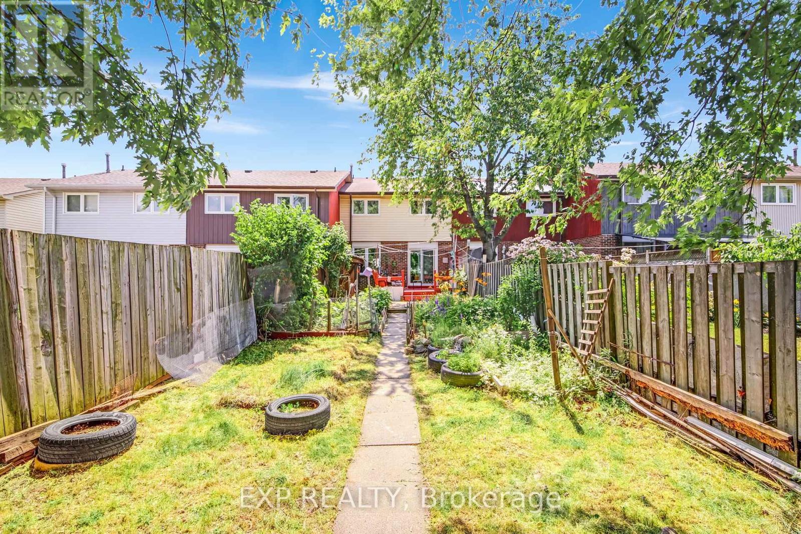 Photo 9 of 89 Kingswood Drive, Brampton ON