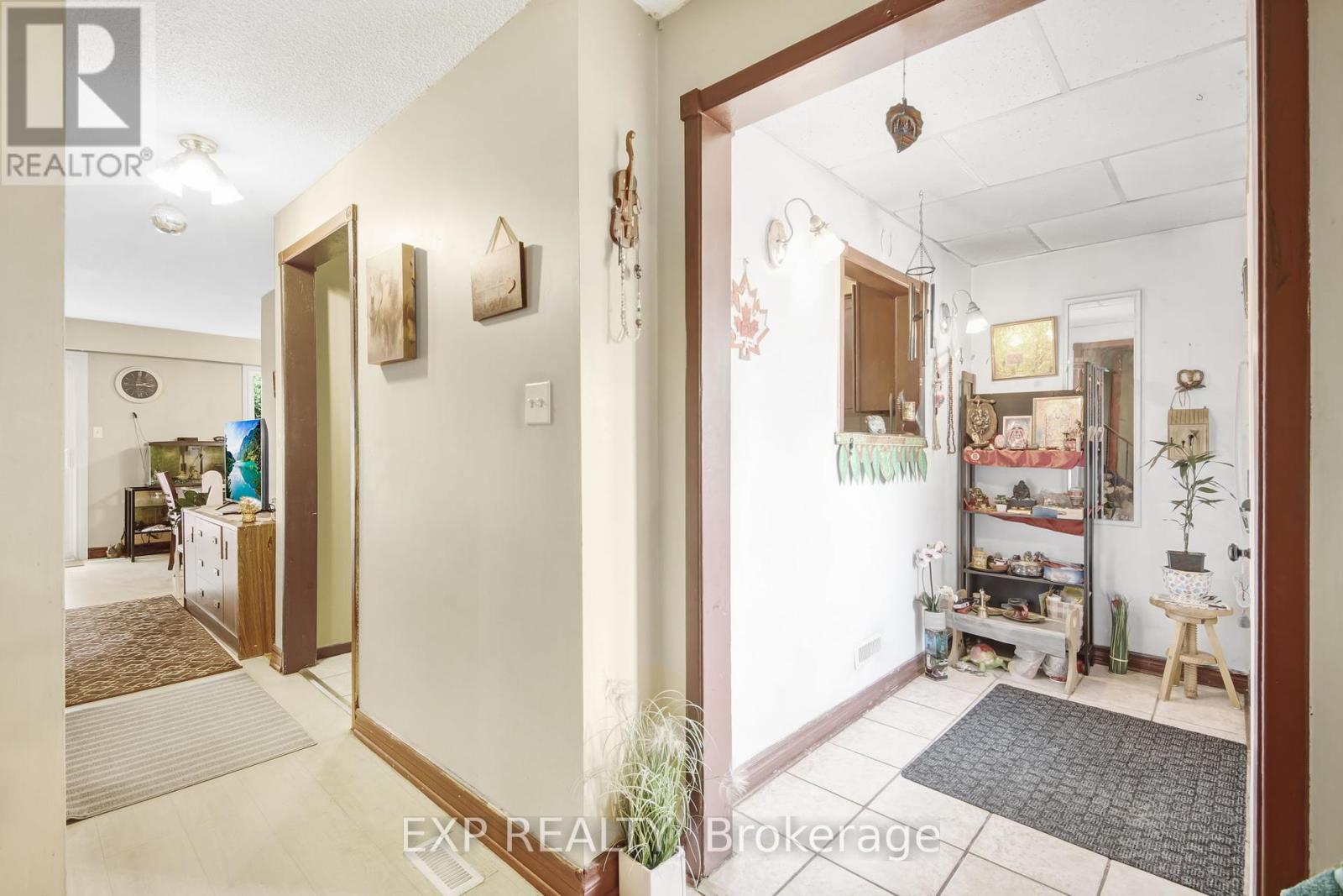 Photo 6 of 89 Kingswood Drive, Brampton ON