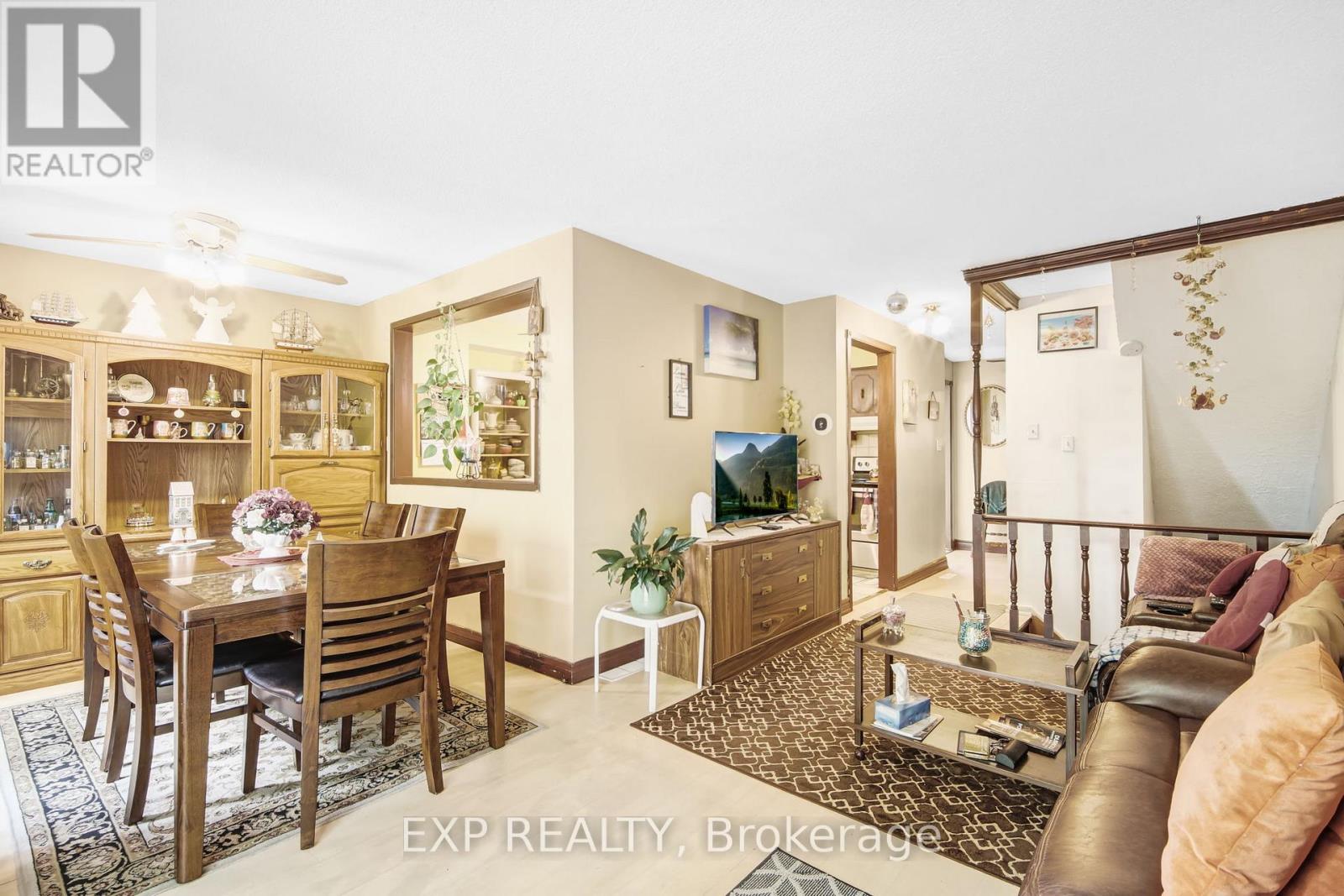 Photo 4 of 89 Kingswood Drive, Brampton ON
