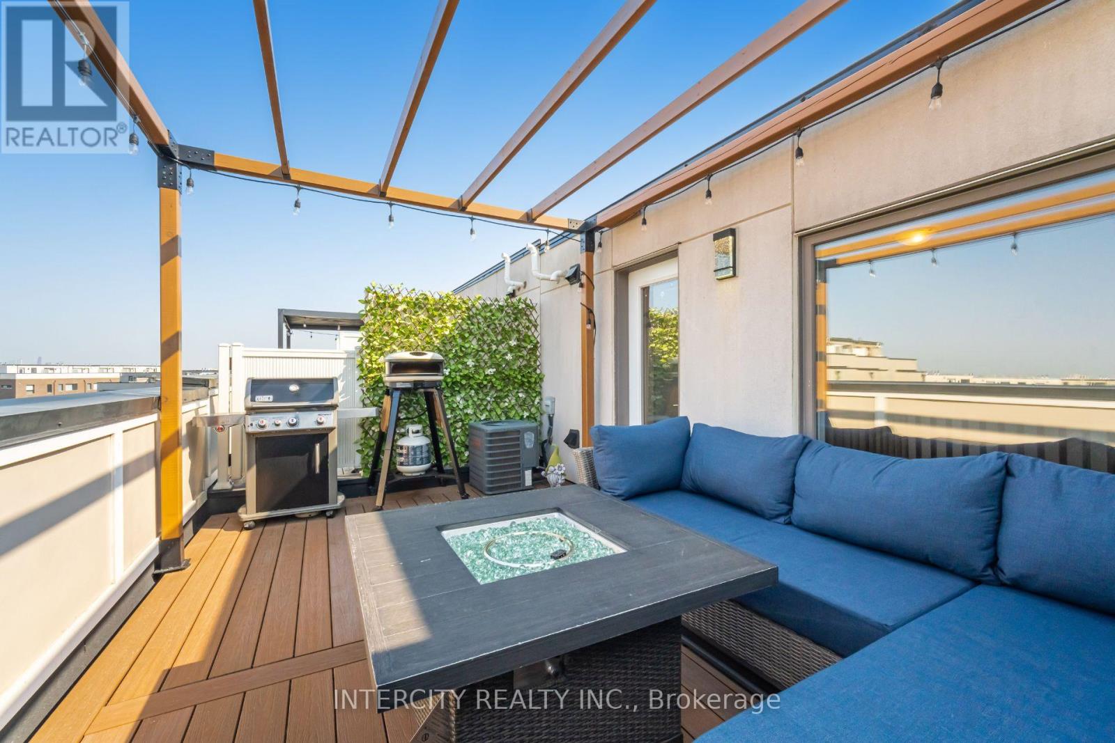 Photo 11 of 3 169 William Duncan Road, Toronto ON