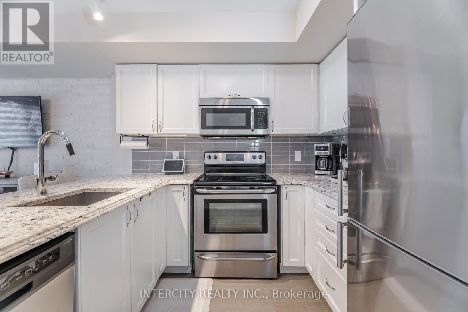 Photo 9 of 3 169 William Duncan Road, Toronto ON