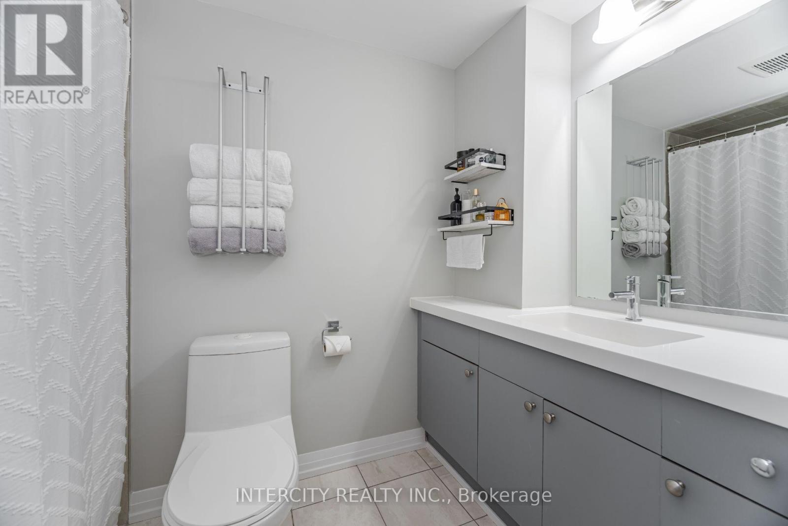 Photo 8 of 3 169 William Duncan Road, Toronto ON