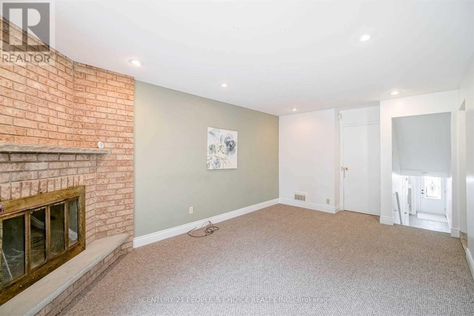 Photo 4 of 58 Camberley Crescent, Brampton ON