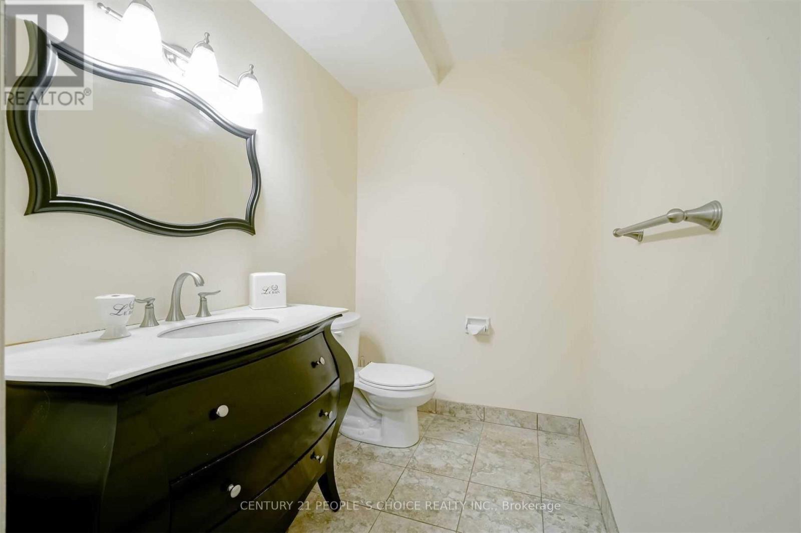 Photo 2 of 58 Camberley Crescent, Brampton ON