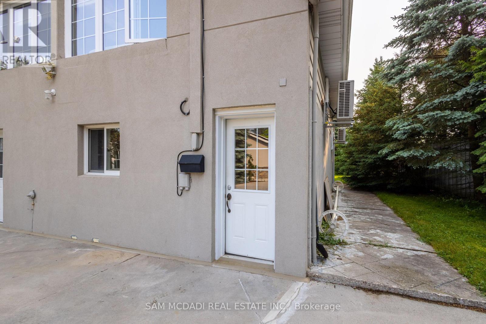 Photo 3 of Apt B 14011 Trafalgar Road, Halton Hills ON