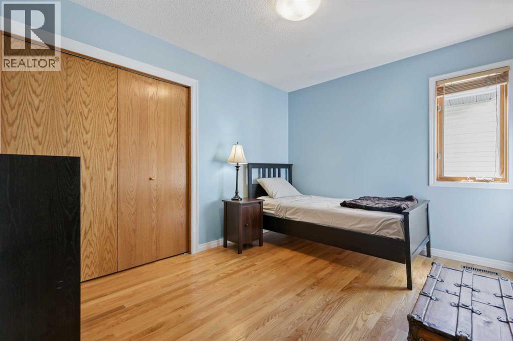 Single Family House for Sale in  Hawktree Bay NW Hawkwood Calgary 
