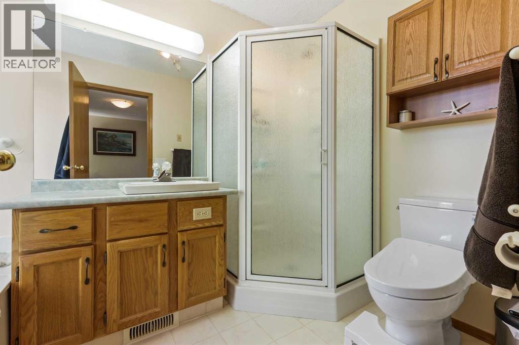 Single Family House for Sale in  Hawktree Bay NW Hawkwood Calgary 