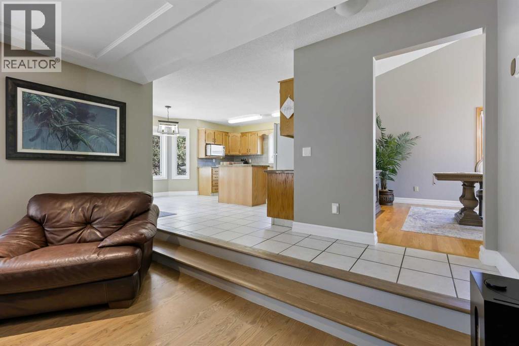 Single Family House for Sale in  Hawktree Bay NW Hawkwood Calgary 